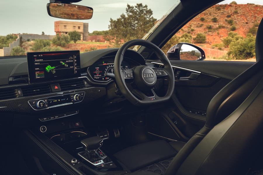 Торпедо Audi RS4 Avant (B9) 2020 года  (UK) (фото 76 из 80)